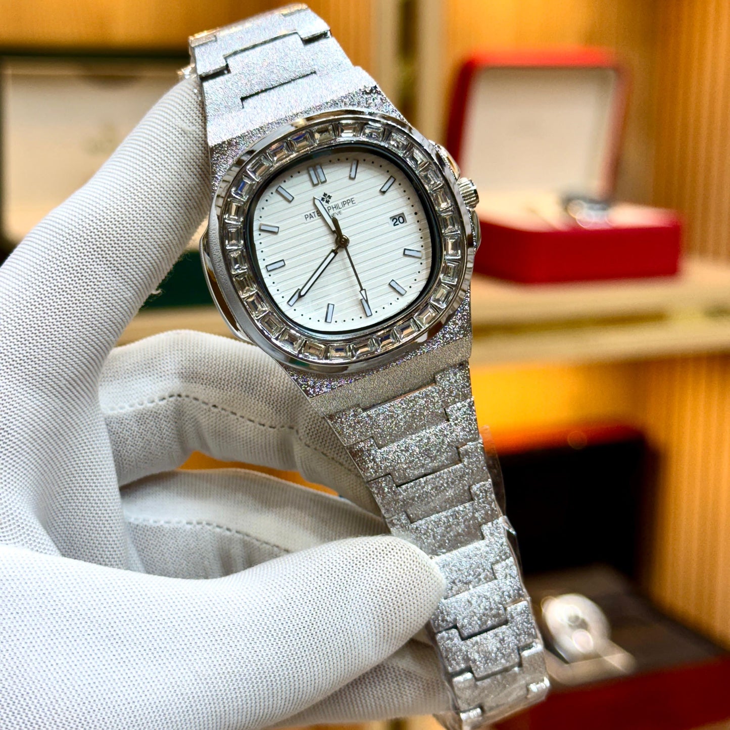 PATEK PHILLIPE New style bracelet with butterfly lock Quartz movement
Date working