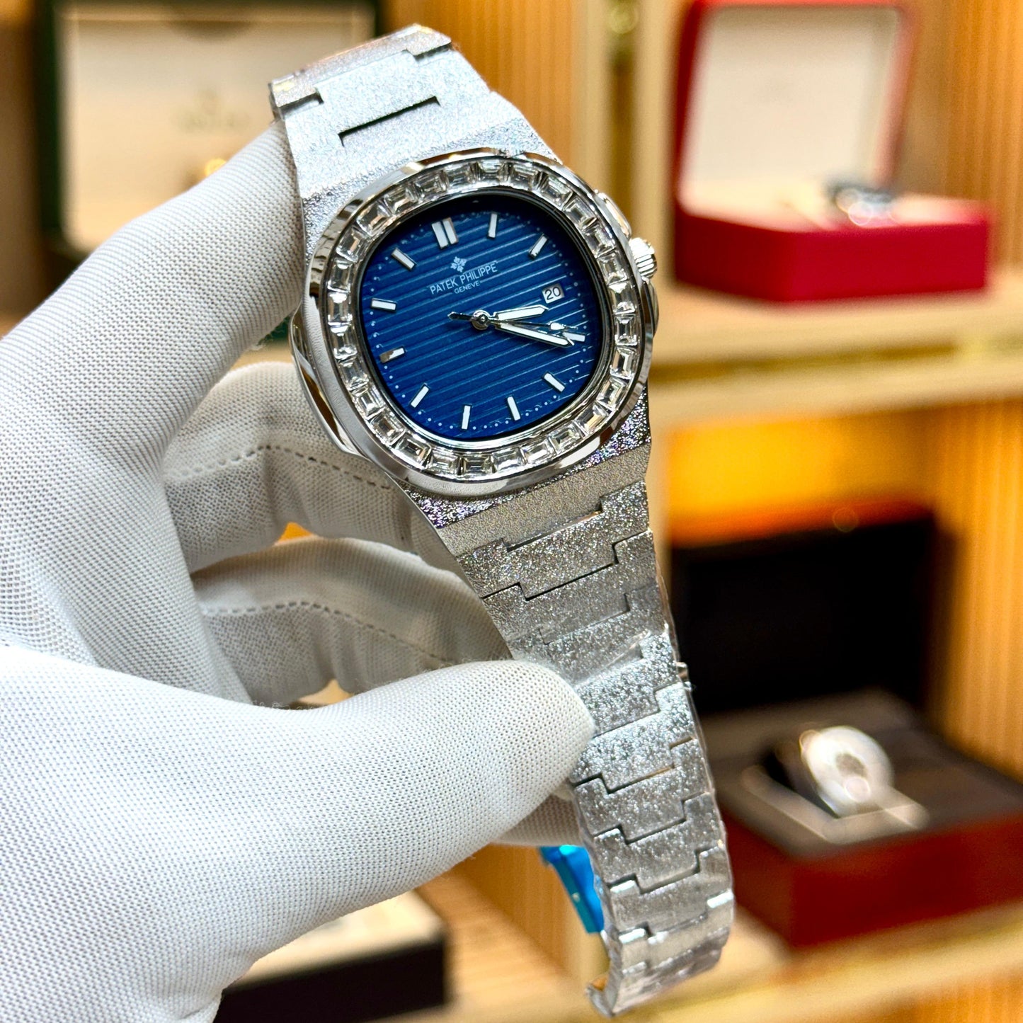 PATEK PHILLIPE New style bracelet with butterfly lock Quartz movement
Date working