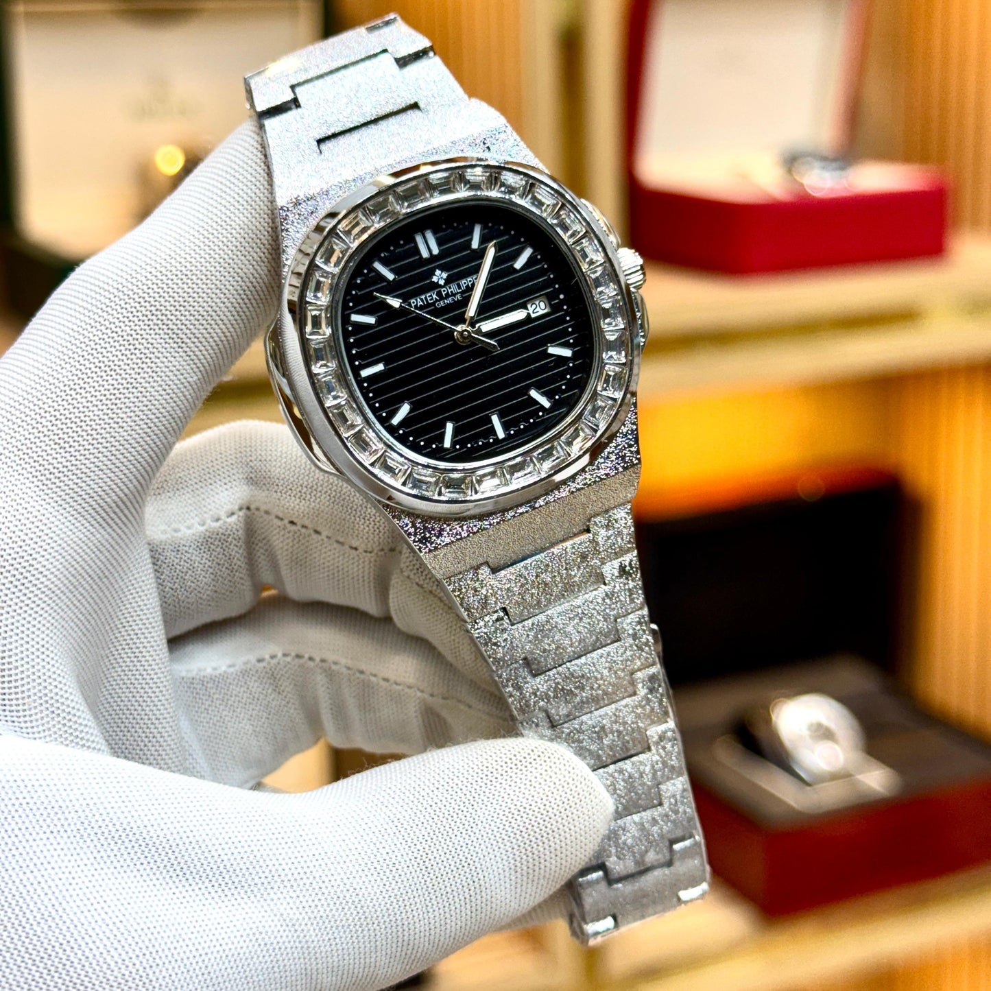 PATEK PHILLIPE New style bracelet with butterfly lock Quartz movement
Date working