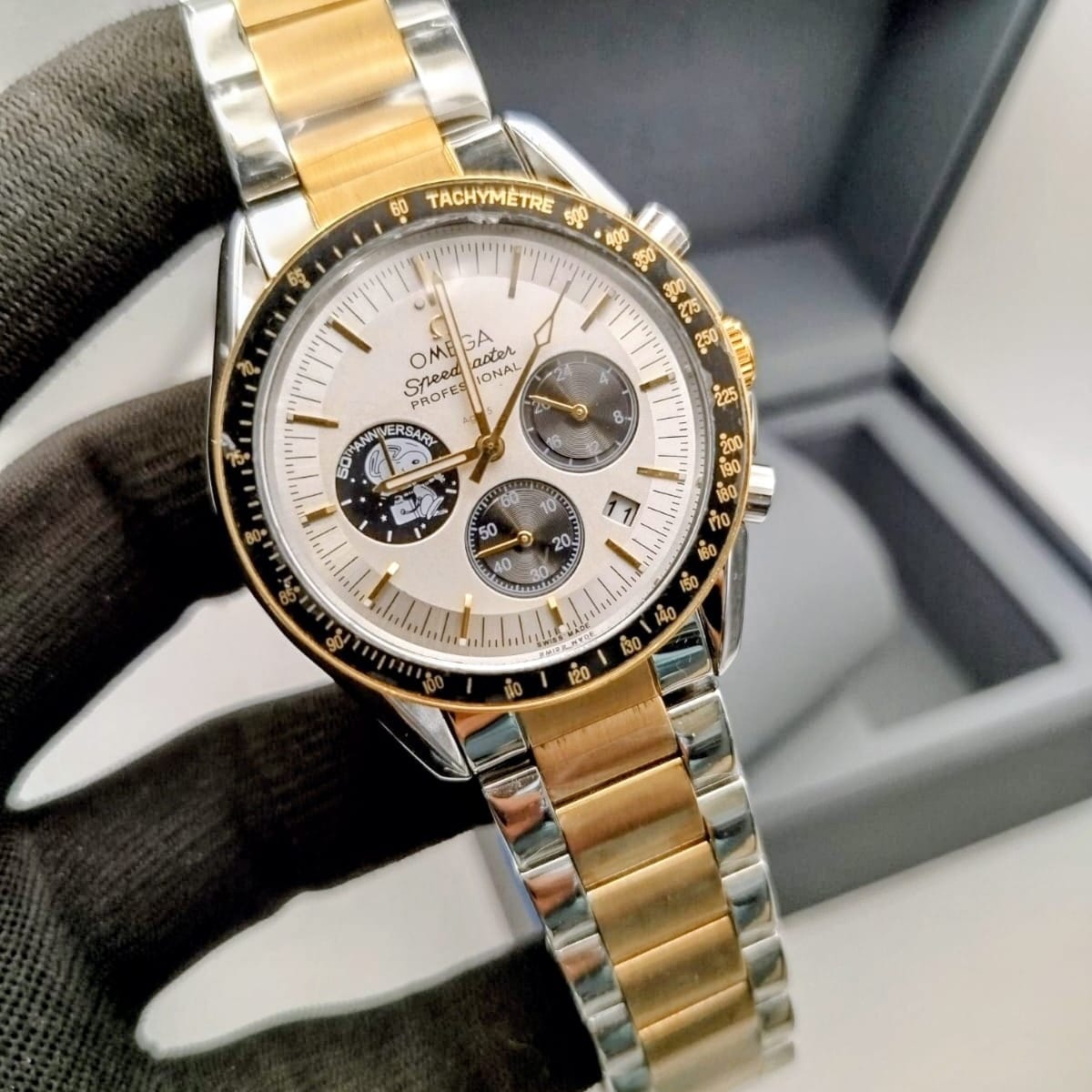 OMEGA-Speedmaster-Snoopy men's watch