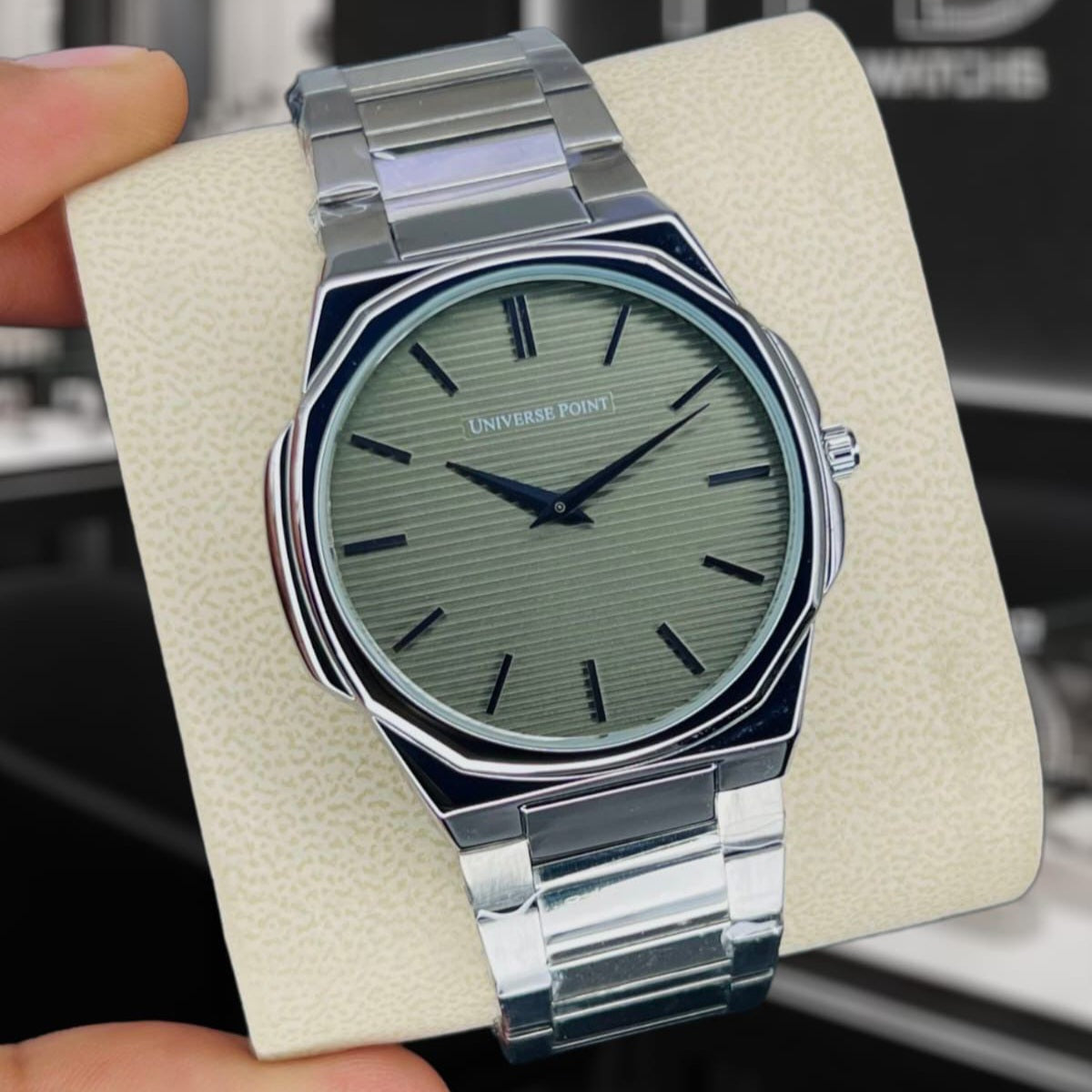 Universe Point Original Brand Men's Watch Slim Model 2 Needle Water Resistant Butterfly Master Lock