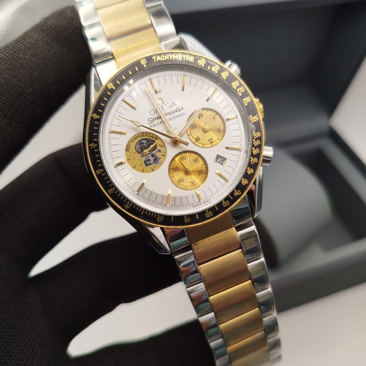 OMEGA-Speedmaster-Snoopy men's watch