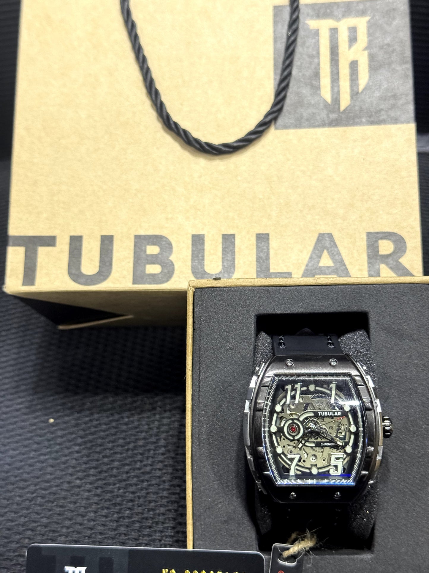 TUBULAR Retro-Modern Men's Watch - Vintage-Inspired Dial with Leather Strap"