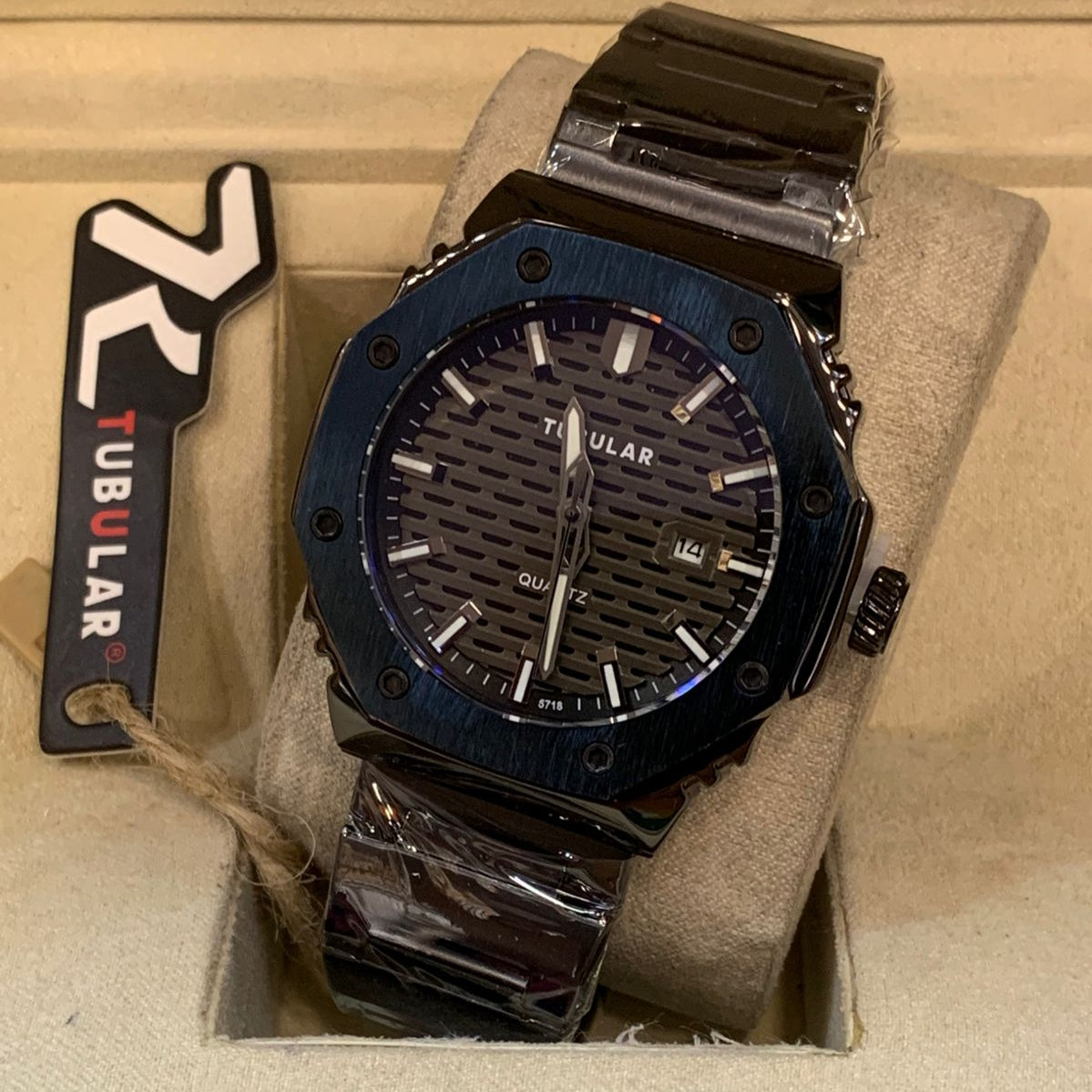 Tubular Premium Quartz Movement-Men's Watch Date Working Stainless Steel Chain Buckle Lock